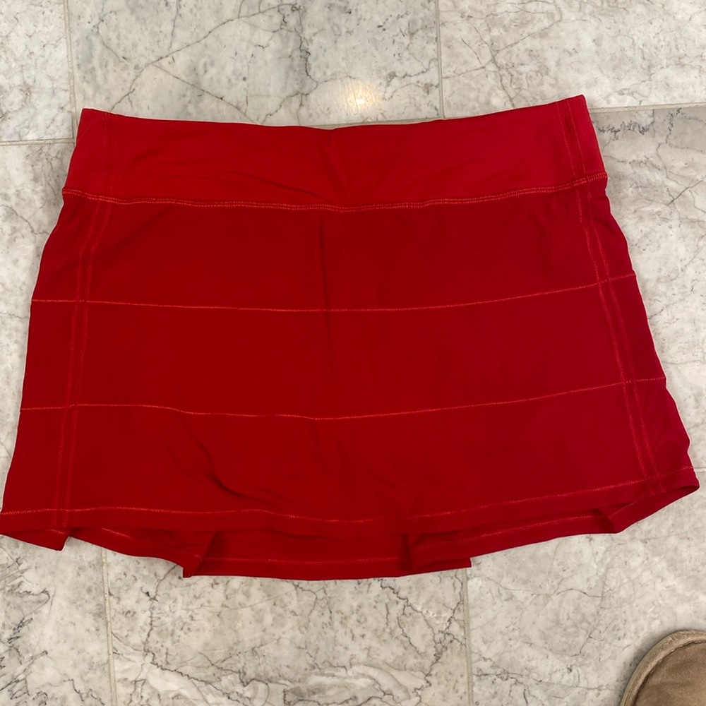 Lululemon RED pace rival skirt size 10 Tall (14” length)